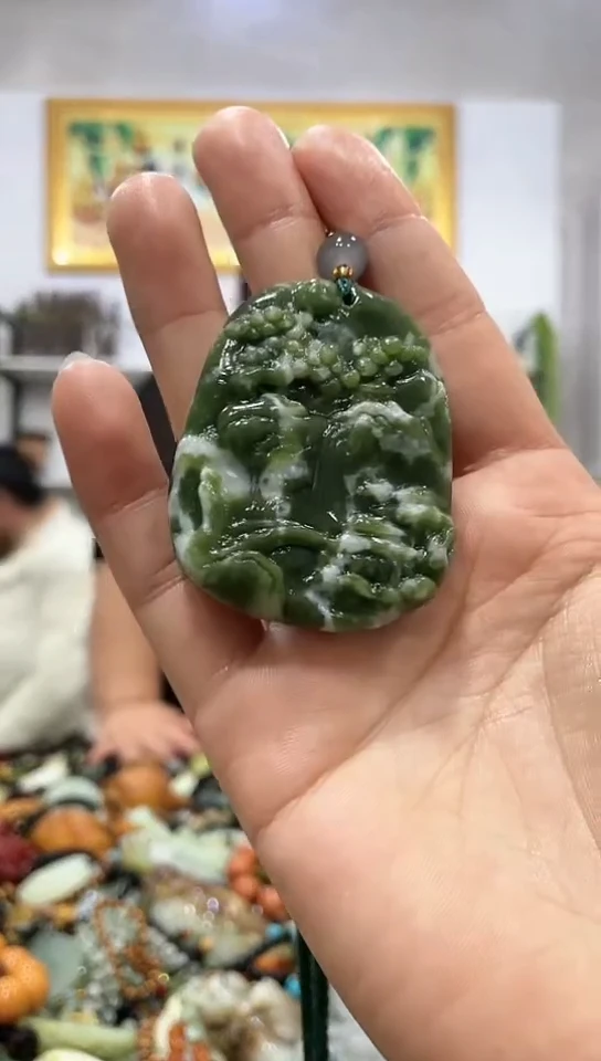 未镶嵌蛇纹石玉挂件英**爽