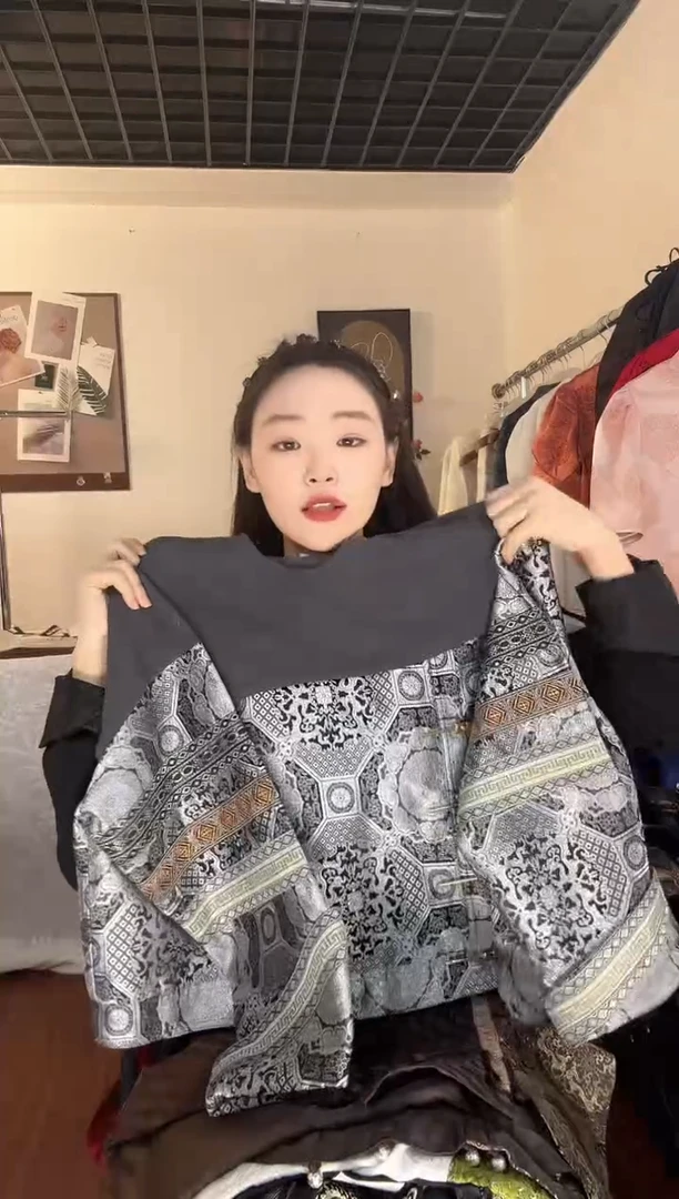 闪电购 银色卫衣