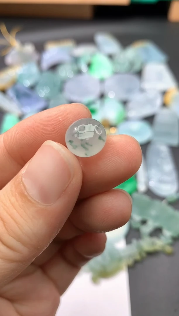 翡翠未镶嵌颈饰扣子