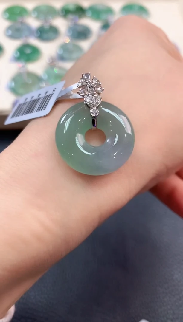 【闪购商品】翡翠吊坠(不含链)18K金镶嵌b157不退换