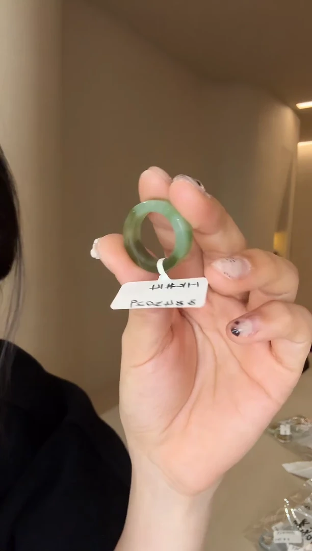 未镶嵌戒指和田玉14码带皮猕猴桃