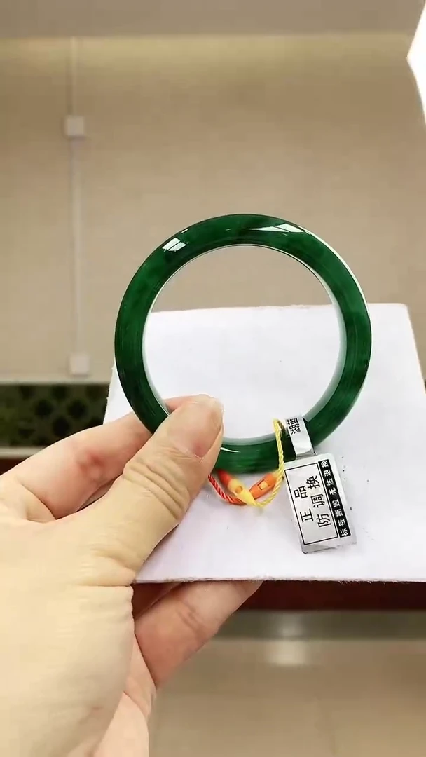 未镶嵌手镯石英质玉（非洲翠）1