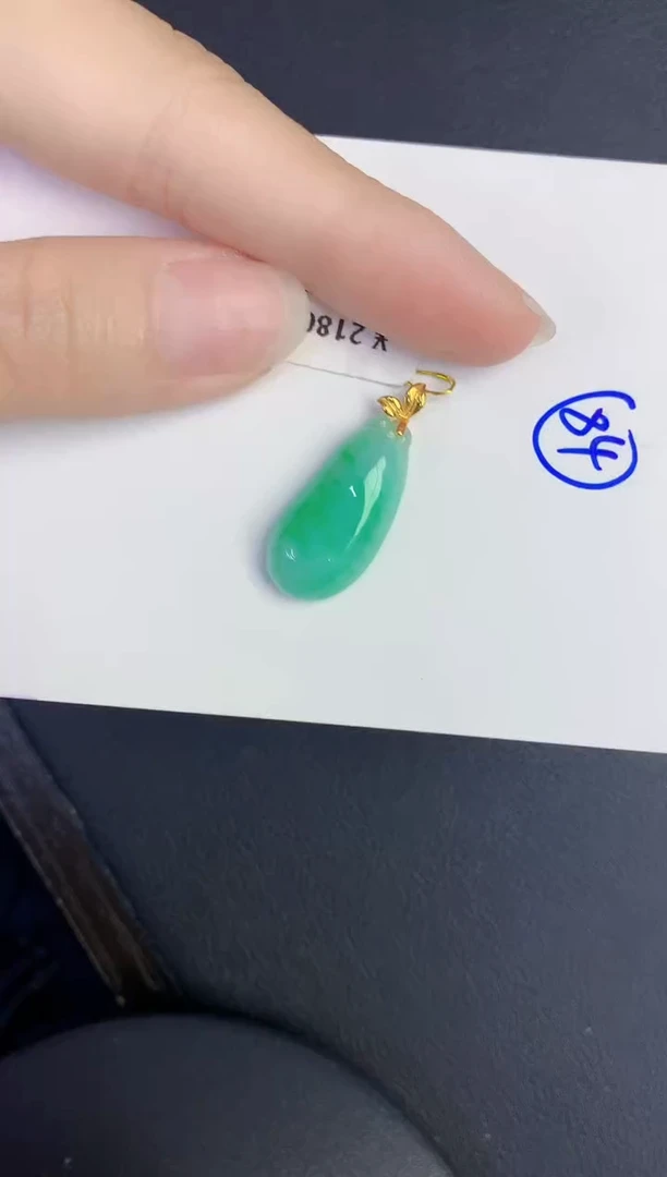 颈饰18K金镶嵌翡翠缅甸天然翡翠A货