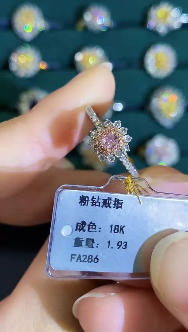 18K金镶嵌戒指钻石戒指