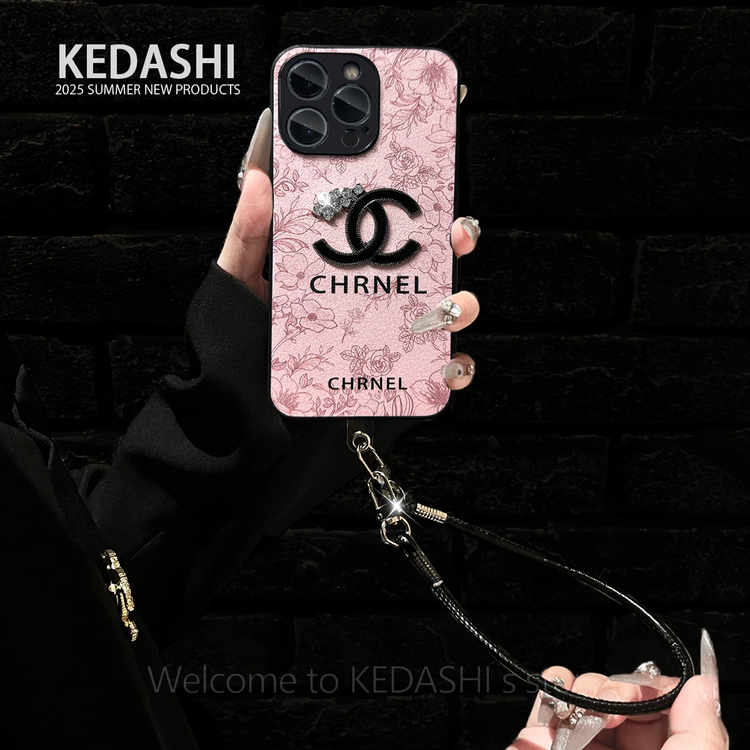 线条粉花双C金属漆羊皮适用苹果17PROMAX华为VIVO/OPPO手绳手机壳