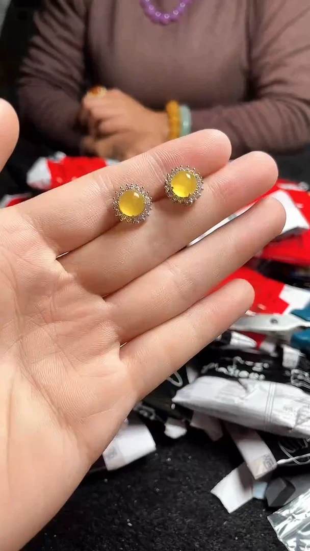 猛子收货精美黄耳钉