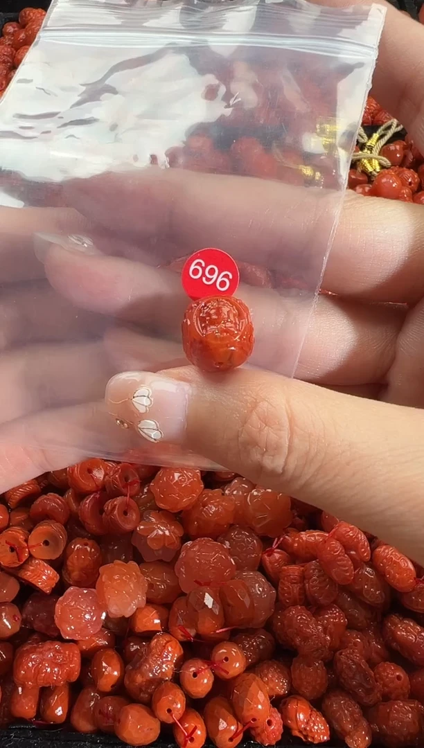 颈饰未镶嵌南红玛瑙1