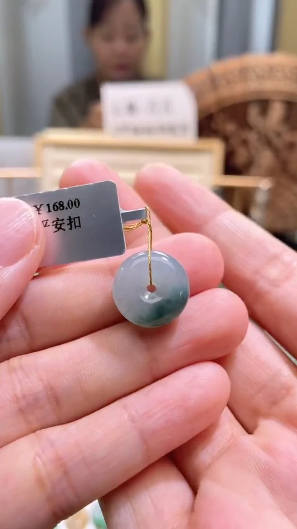颈饰未镶嵌翡翠平安扣