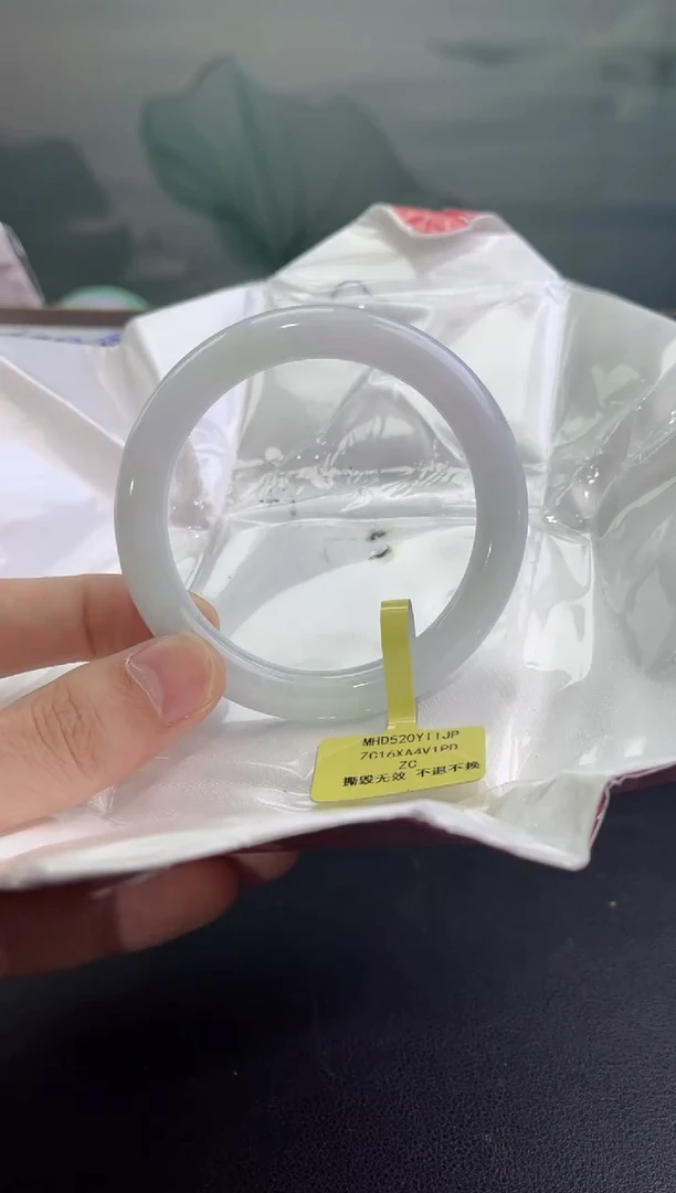 翡翠手镯未镶嵌翡翠手镯