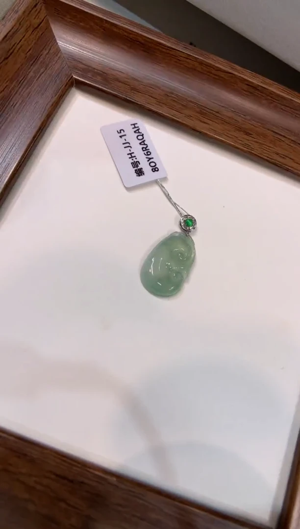 颈饰18K金镶嵌翡翠如意