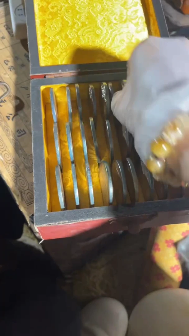 香榧木开封红色大期盒子30彩