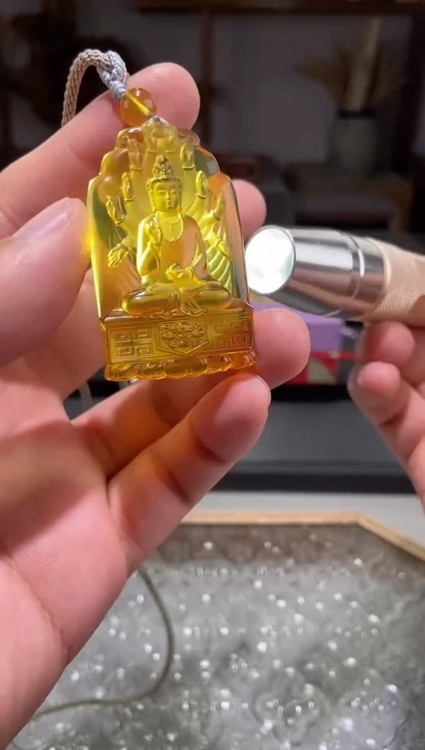 琥珀颈饰未镶嵌千手观音