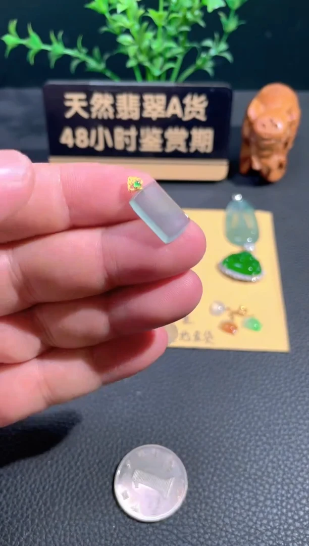 颈饰18K金镶嵌翡翠翡翠