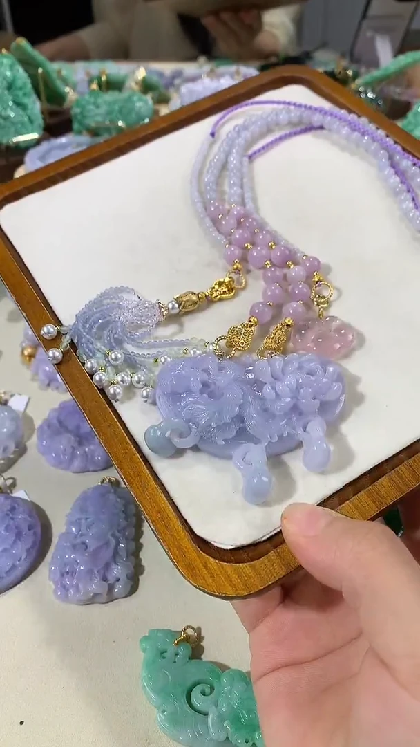 颈饰未镶嵌翡翠吊坠