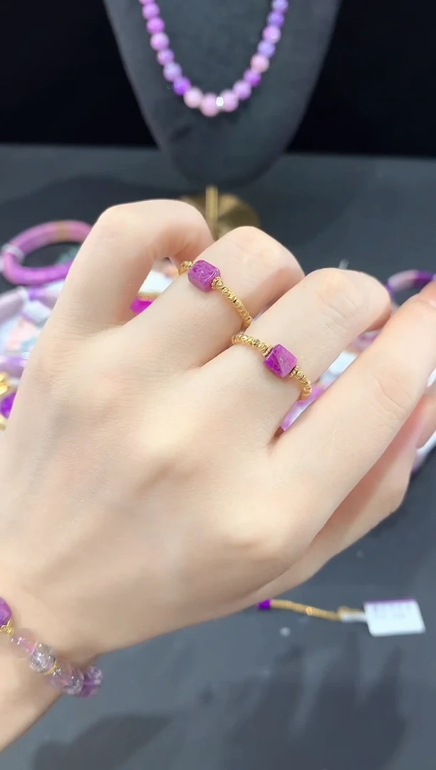 18K金镶嵌苏纪石（舒俱来）.戒指多样性发一