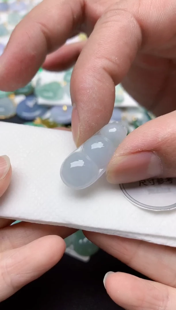 翡翠未镶嵌颈饰天然缅甸A货翡翠