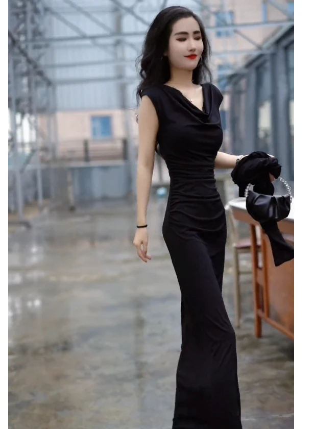 2025气质纯黑显瘦高级轻熟冷淡风百搭连衣裙XLB61902