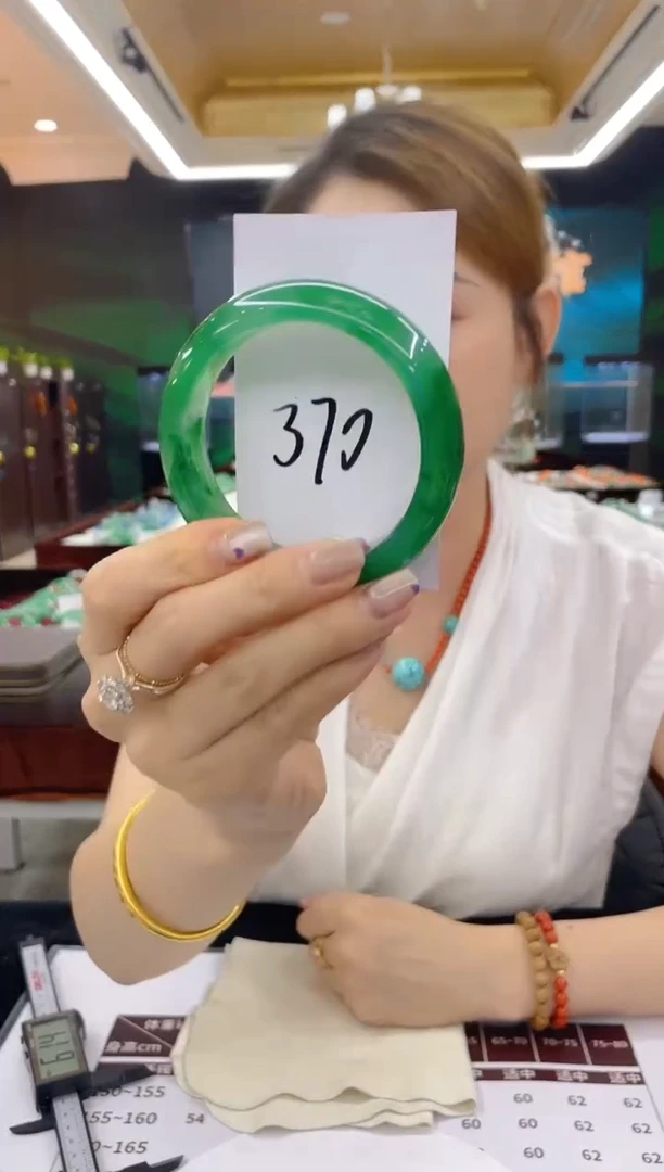 石英质玉（非洲翠）手镯未镶嵌天然冰飘花