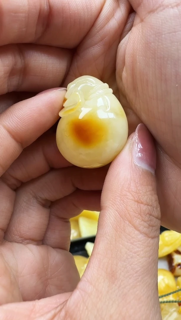 【闪购商品】琥珀裸石未镶嵌挂坠