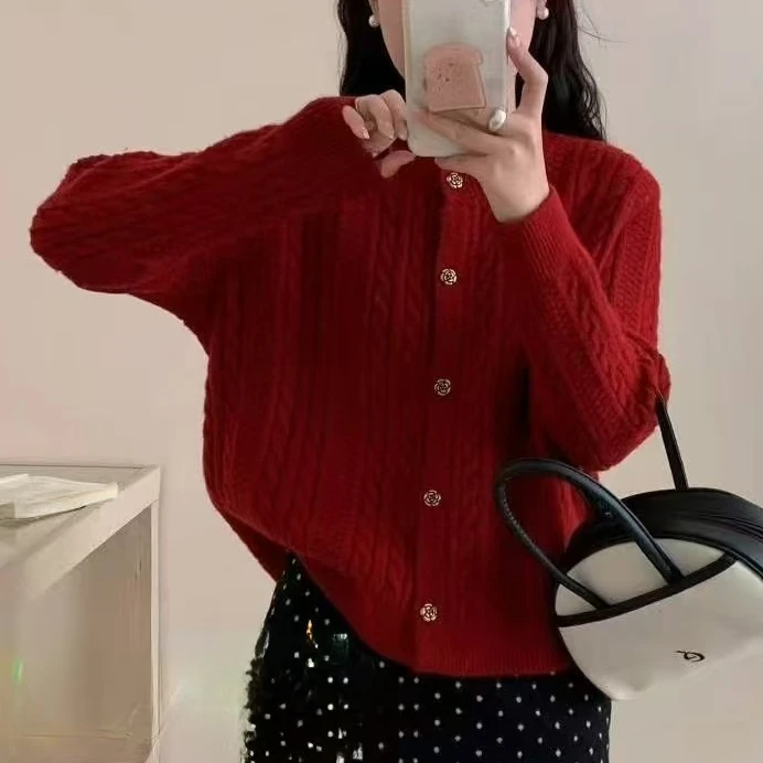 复古玫瑰花扣小麻花长袖针织开衫女秋冬新款洋气毛衣气质减龄上衣