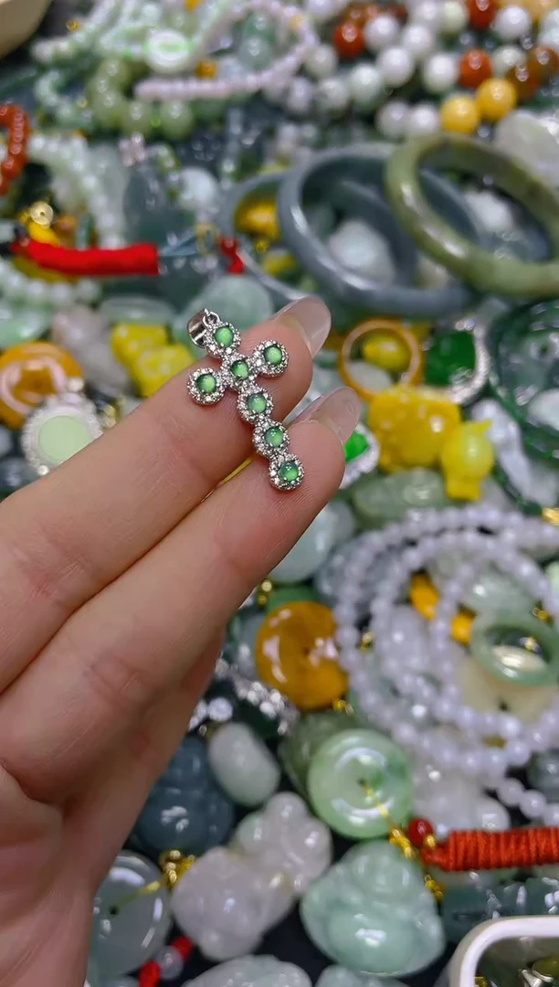 颈饰未镶嵌翡翠/T/翡翠A货，一件也是批发价