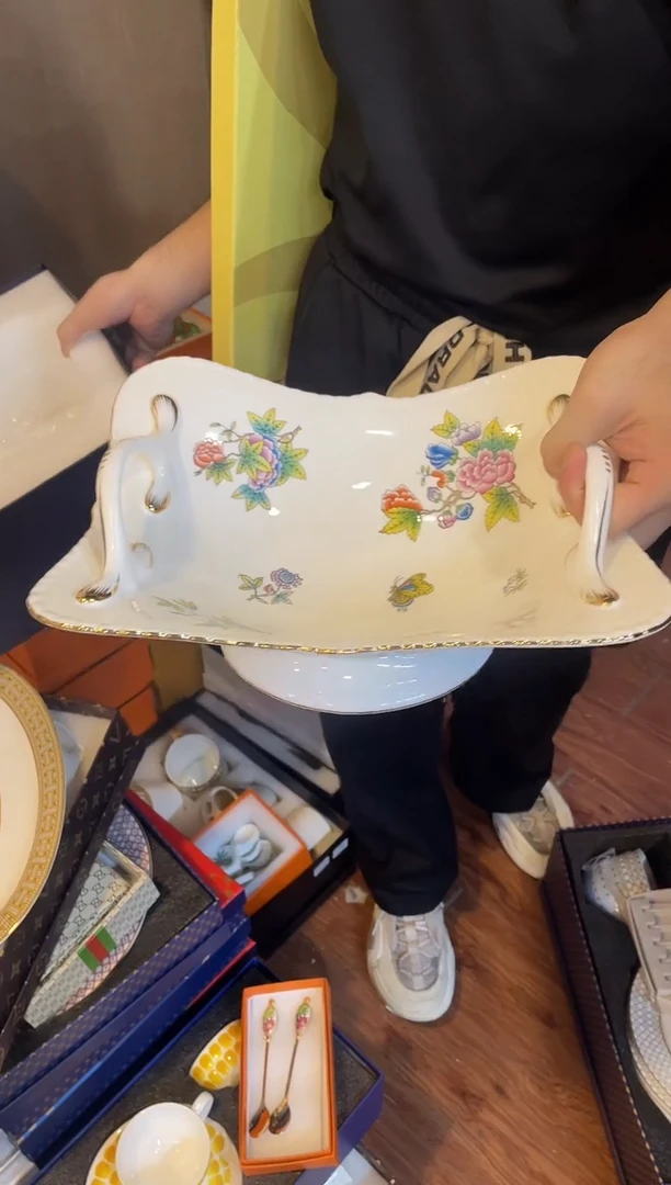 杯鸿辉家品牌瓷器，京东包邮！