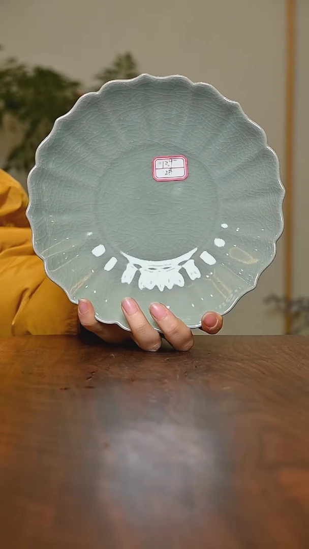 2#葵口盘 豆绿釉 微瑕 朱家汝窑款