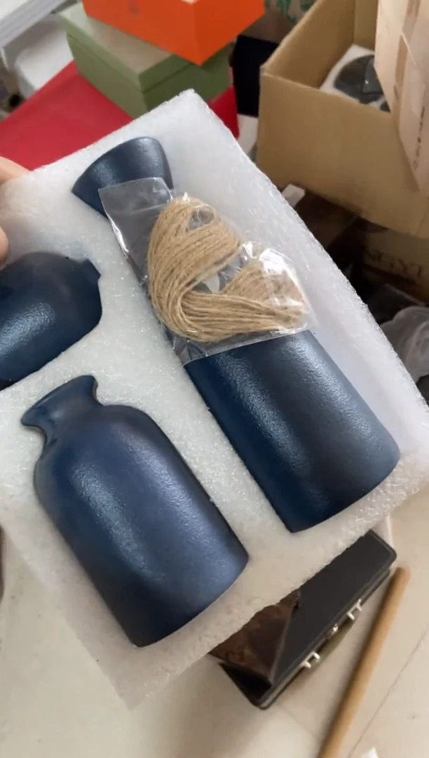无运费险不带礼盒略有瑕疵有点脏介意勿拍