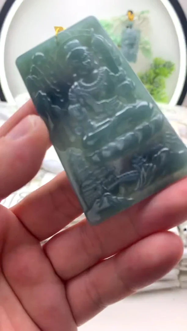 翡翠未镶嵌颈饰不动明王