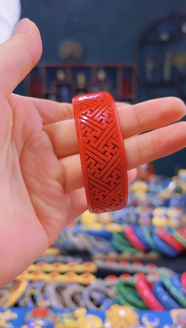 非遗技艺 雕漆铜万字纹扁镯 57带证