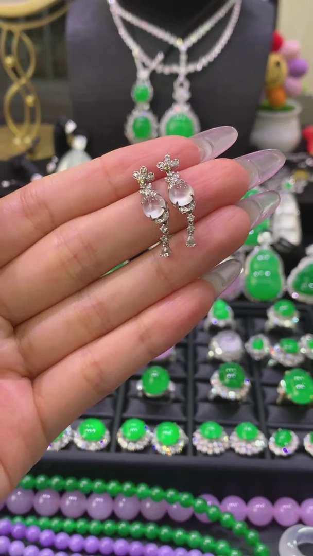 18K金镶嵌翡翠耳饰耳钉