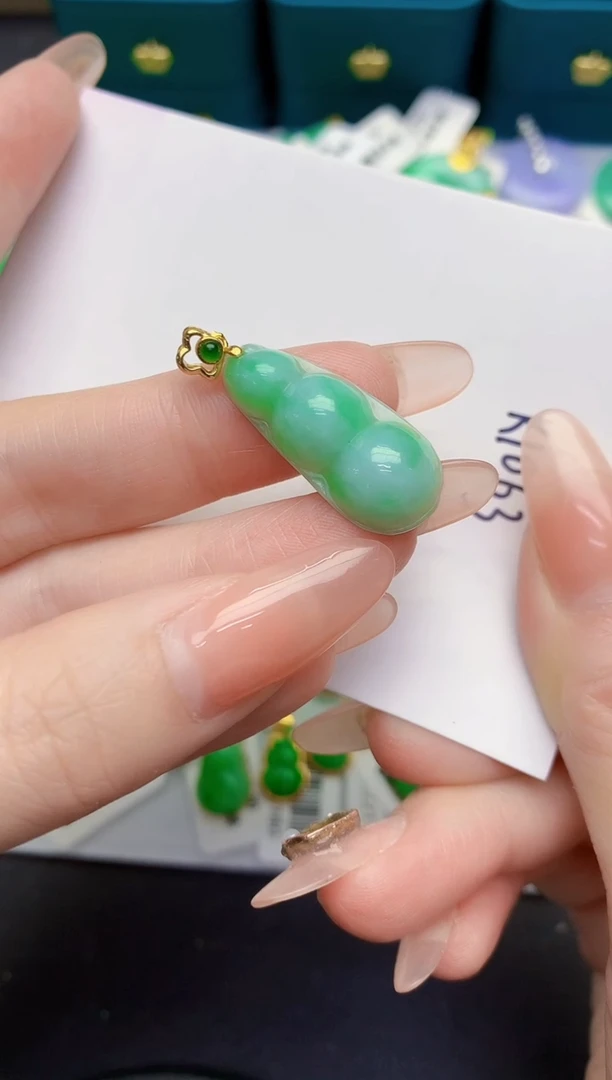 颈饰未镶嵌翡翠缅甸天然翡翠A货