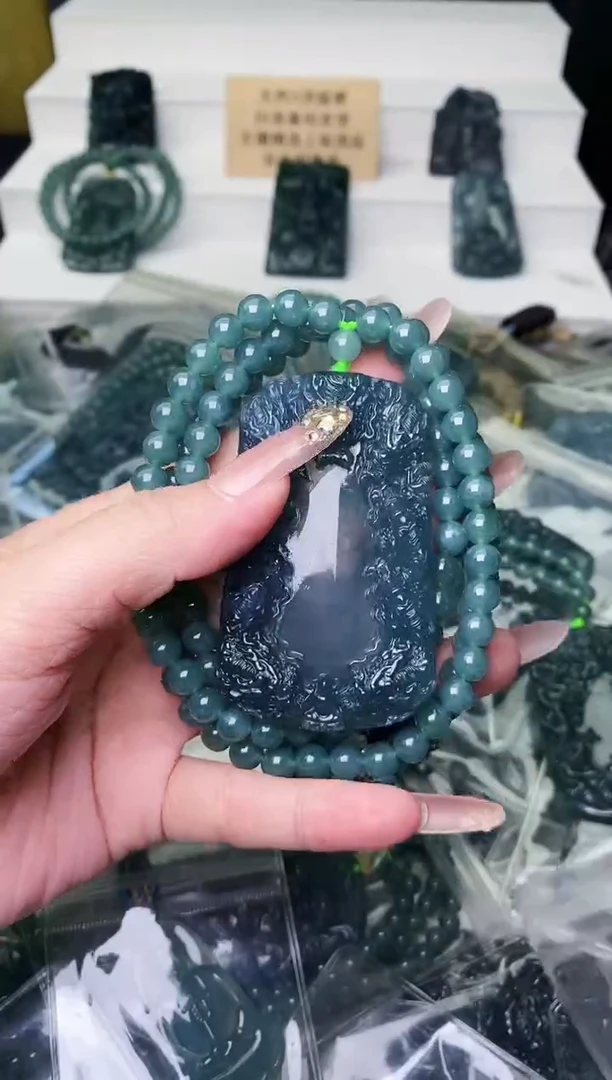 颈饰未镶嵌翡翠