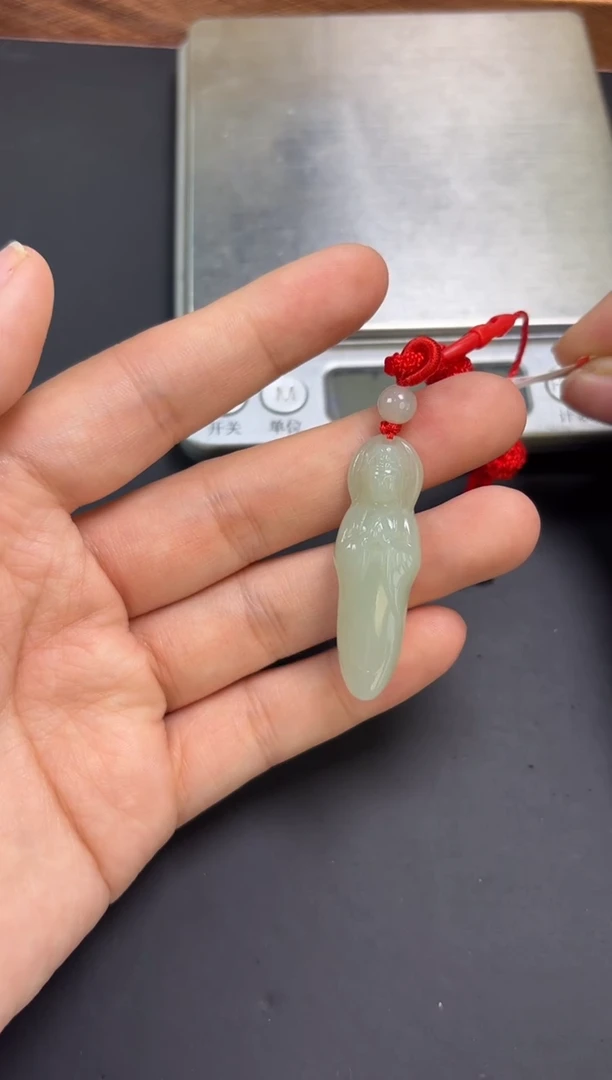 【闪购商品】和田玉吊坠(赠链)未镶嵌且末微色差近矿吊坠