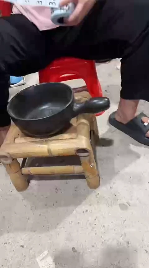 3858瑕疵打磨黑色手把锅孤品