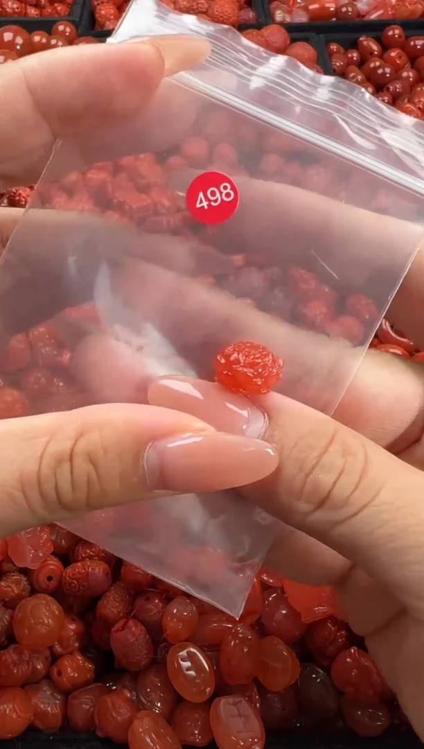 南红玛瑙未镶嵌颈饰1