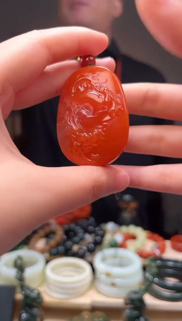 颈饰未镶嵌南红玛瑙吊坠