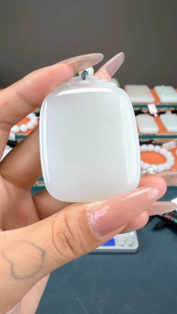 和田玉未镶嵌颈饰1