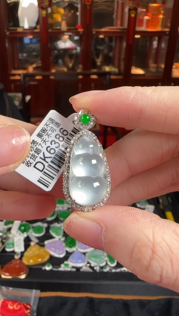 颈饰18K金镶嵌翡翠DK6386冰豆豆