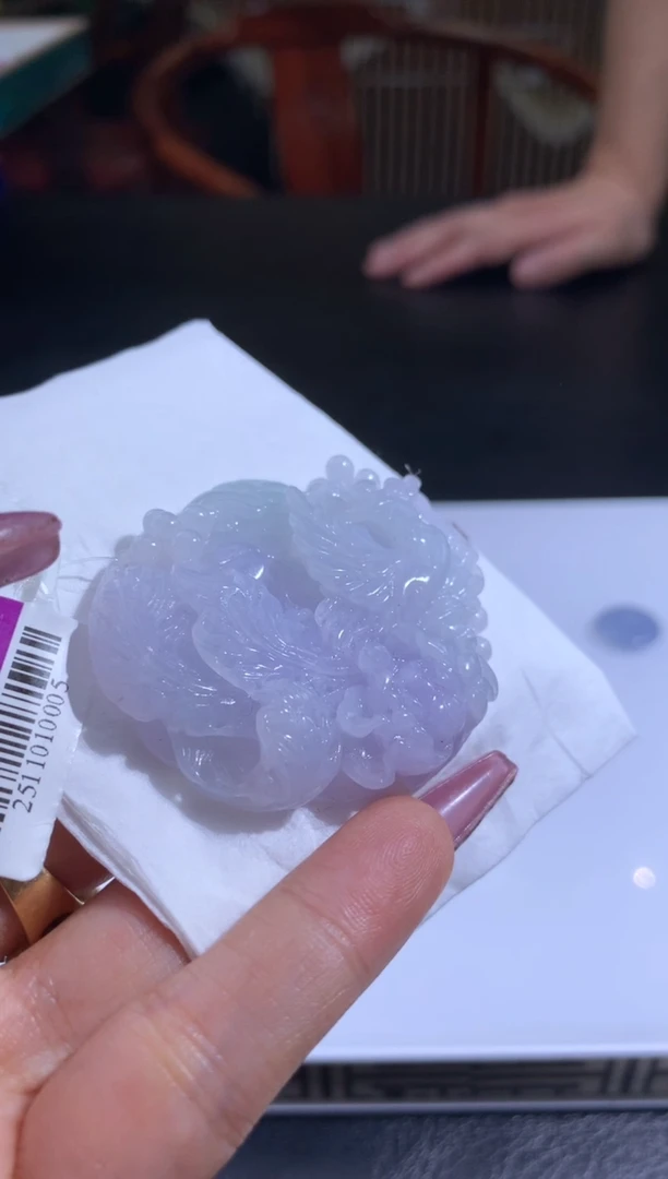 未镶嵌定制翡翠人**客翡翠