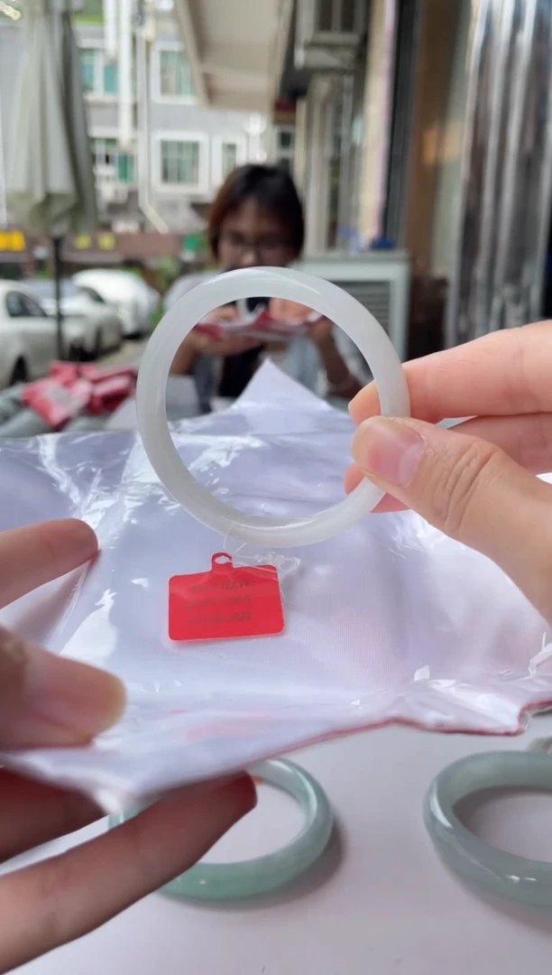 翡翠手镯未镶嵌G 5051正圈