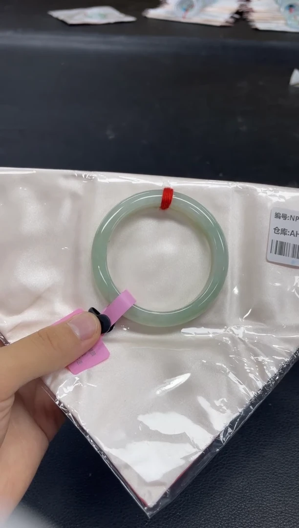 未镶嵌手镯翡翠?*儿翡翠手镯