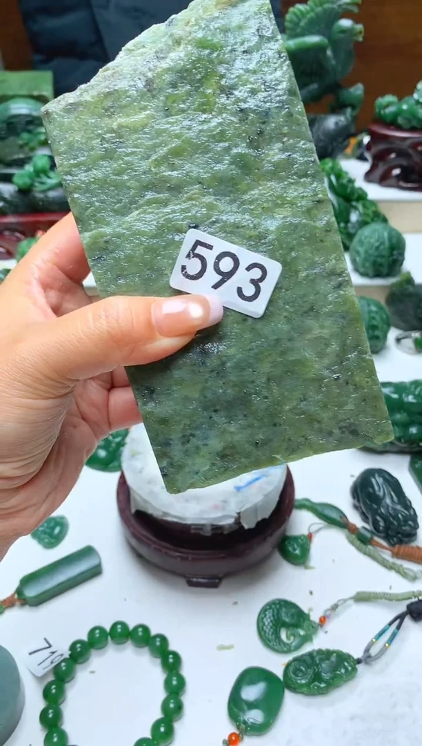 未镶嵌和田玉摆件1