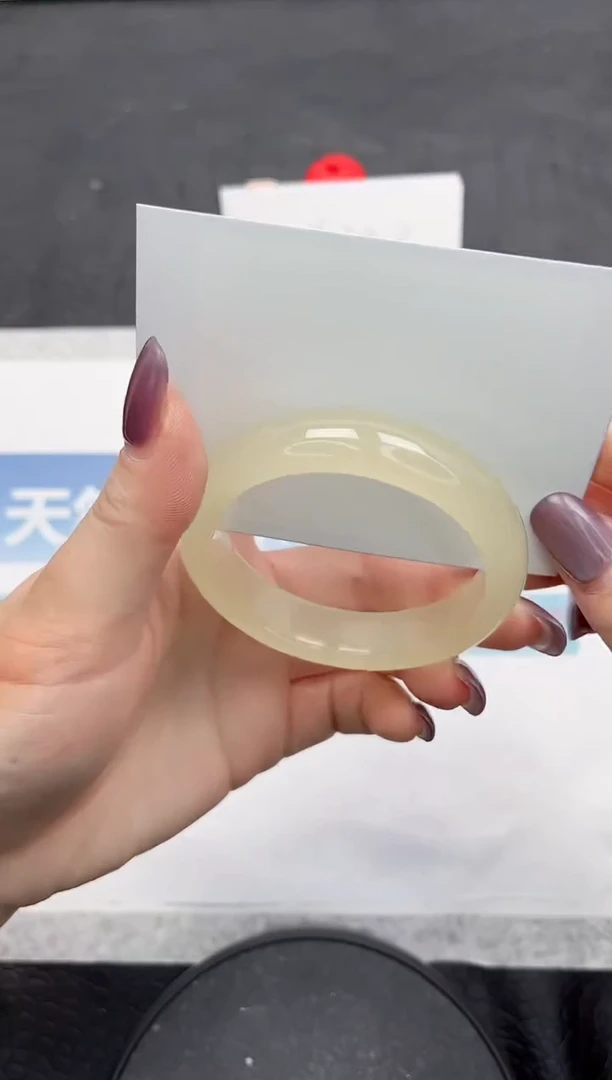 【闪购商品】石英质玉手镯未镶嵌51-53.7