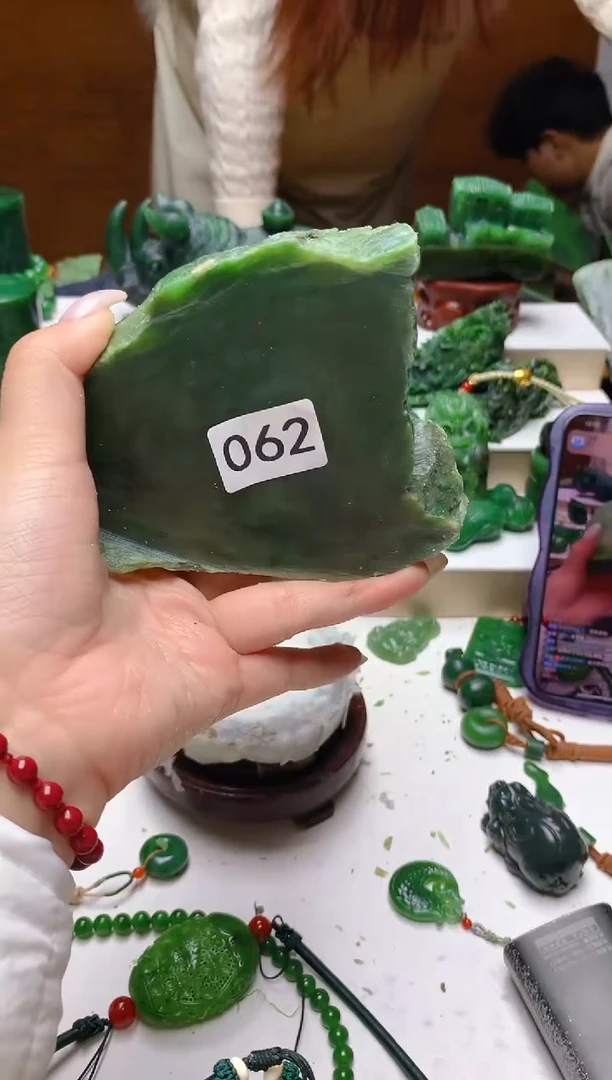 未镶嵌和田玉（碧玉）珠宝半成品1
