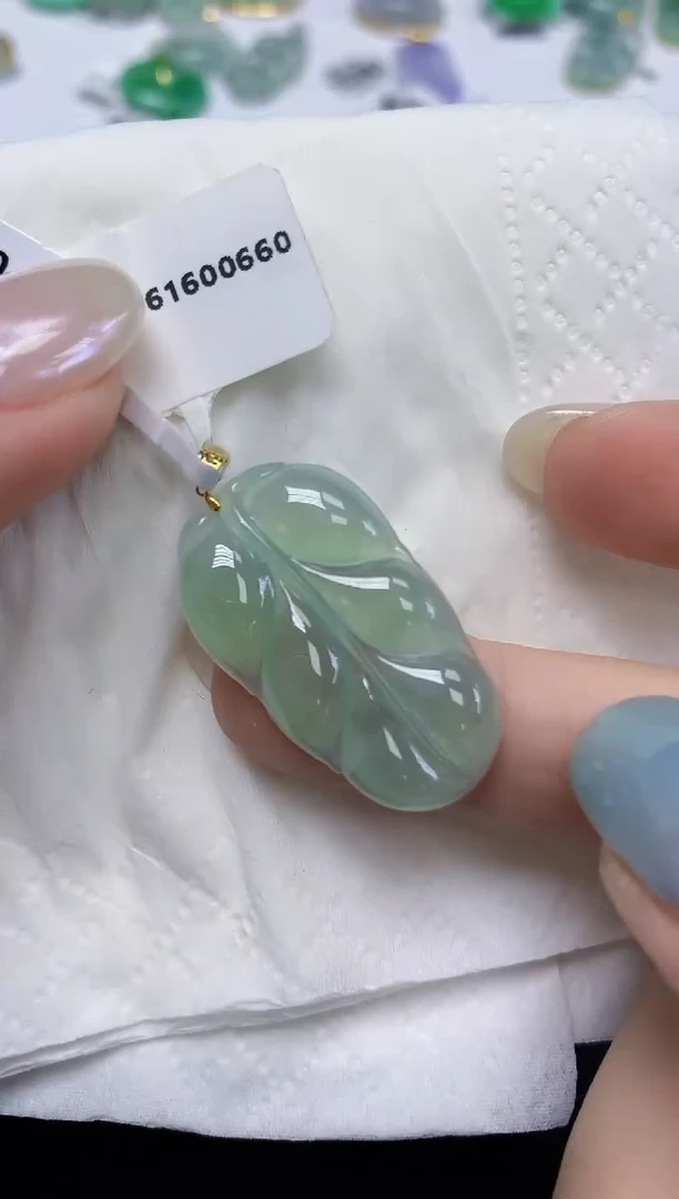 翡翠18K金镶嵌颈饰天然缅甸翡翠A货