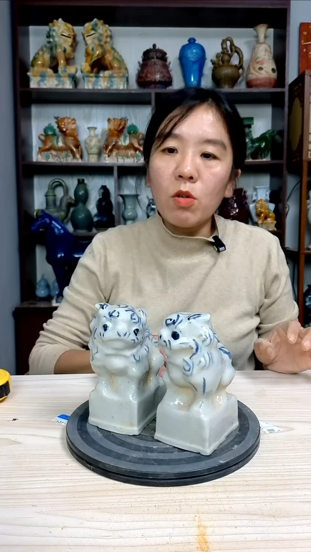 经典一对狮子精美复古风格瓷器