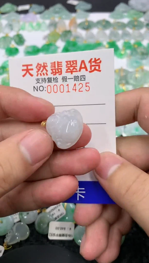 翡翠18K金镶嵌颈饰11111111111111