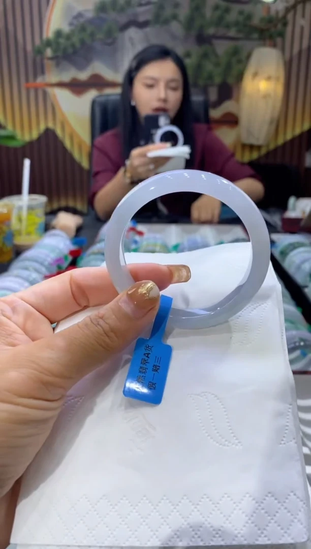 翡翠手镯未镶嵌多人09291