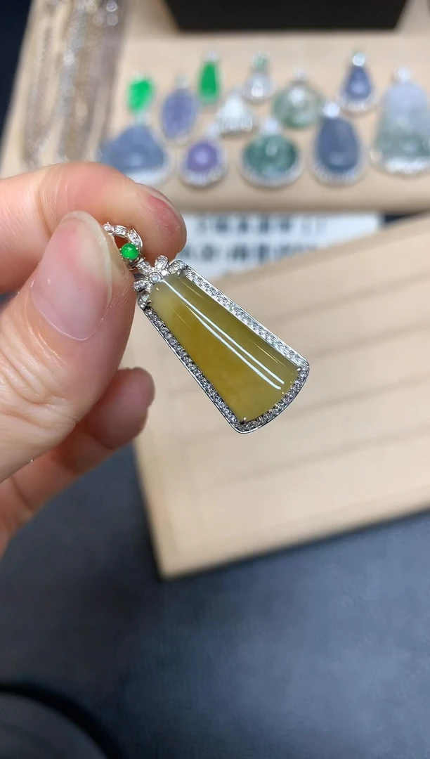 【闪购商品】翡翠颈饰18K金镶嵌【无服务费